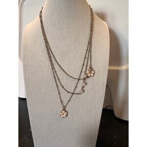 🌸 Elegant Layered Floral Necklace with Rose Beads & Leaf Charm - Gold Tone